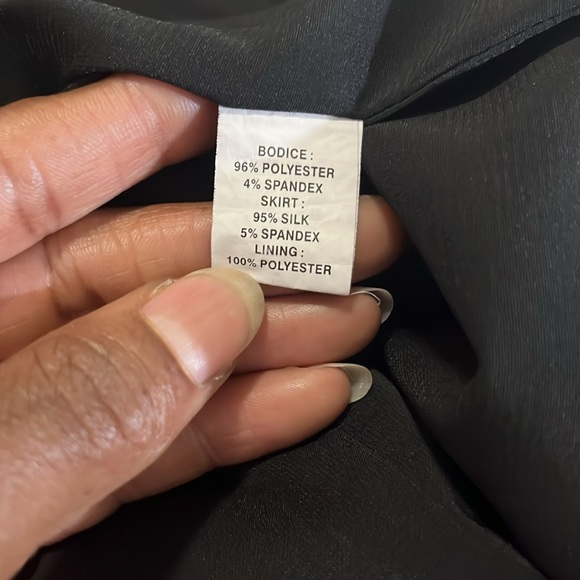 KAY UNGER NEW YORK || SIZE 6 || BLACK & WHITE || MIDI DRESS WITH A BELT - Picture 6 of 8